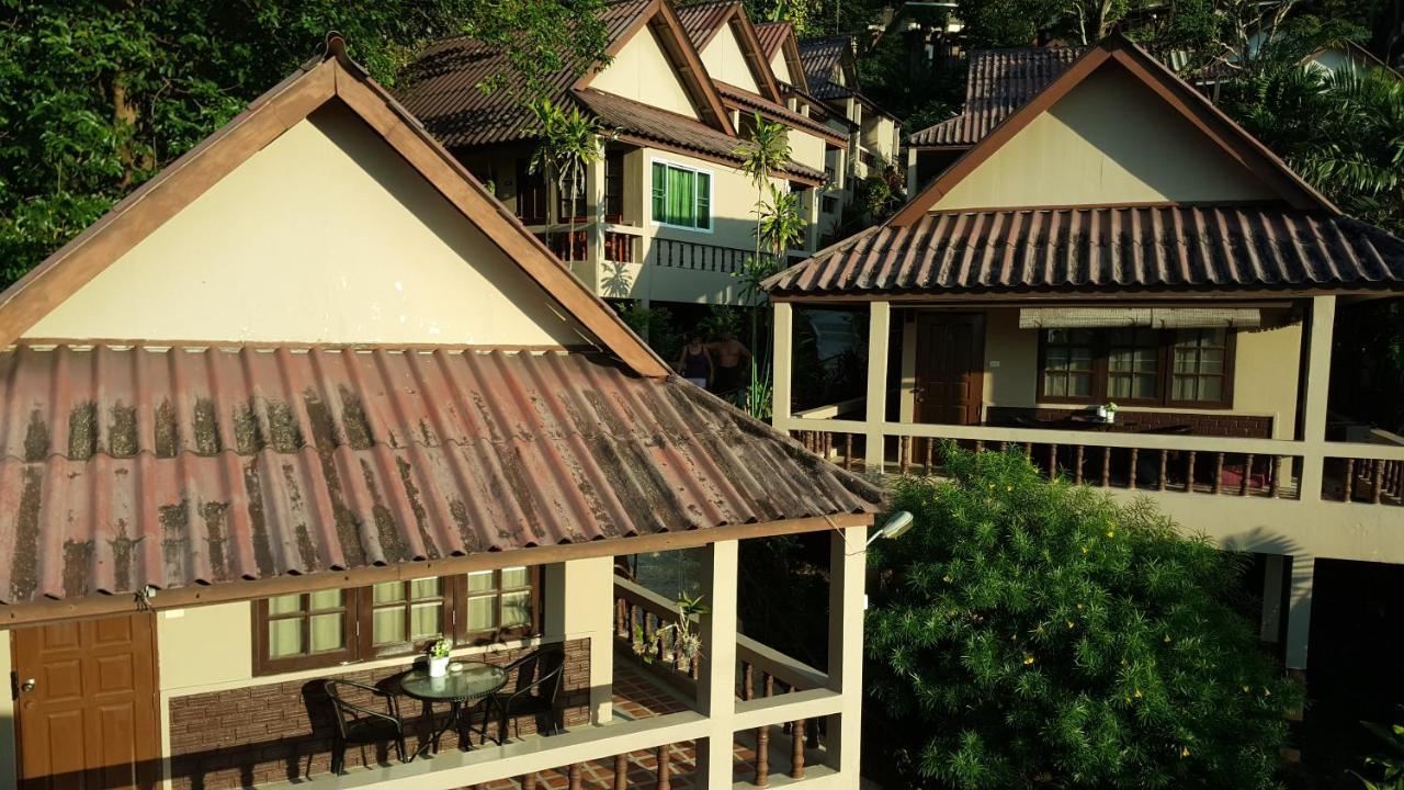 Kata Beachwalk Hotel And Bungalows 외부 사진