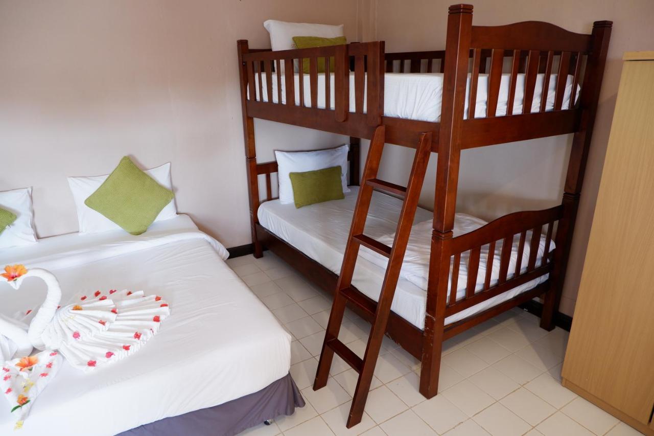 Kata Beachwalk Hotel And Bungalows 외부 사진