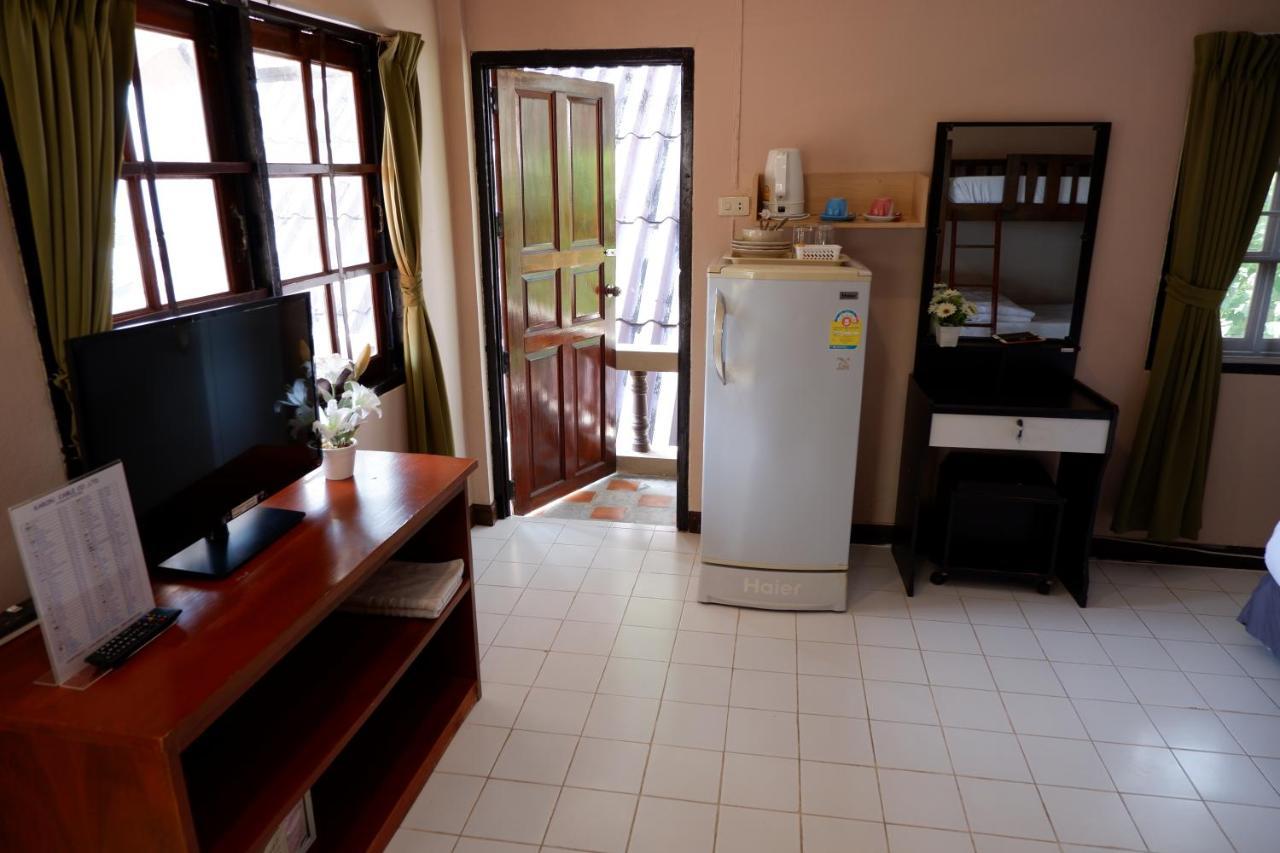 Kata Beachwalk Hotel And Bungalows 외부 사진