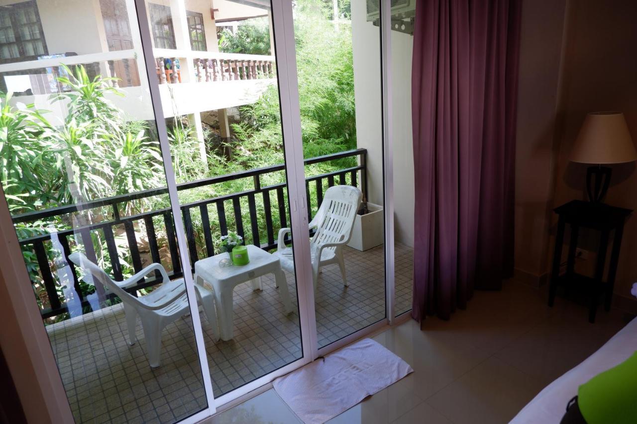Kata Beachwalk Hotel And Bungalows 외부 사진
