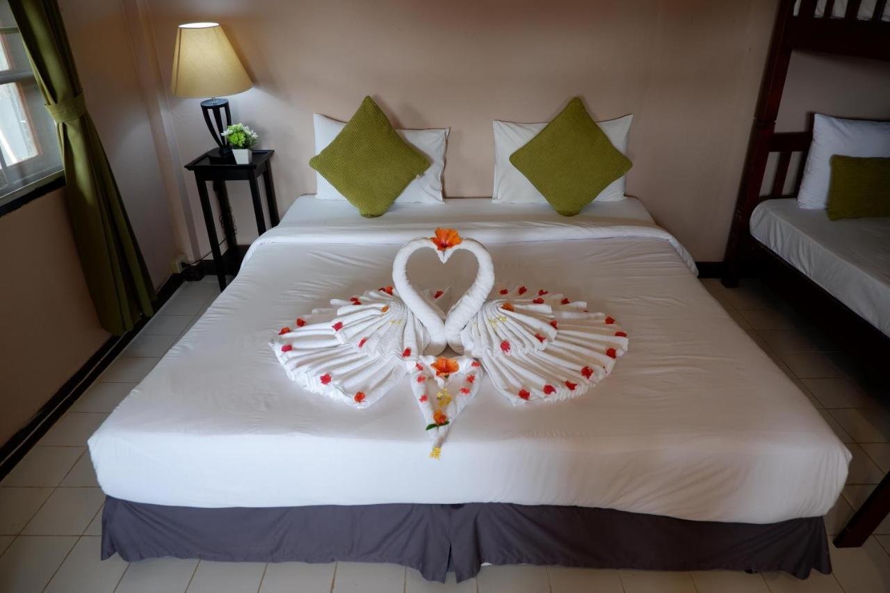 Kata Beachwalk Hotel And Bungalows 외부 사진