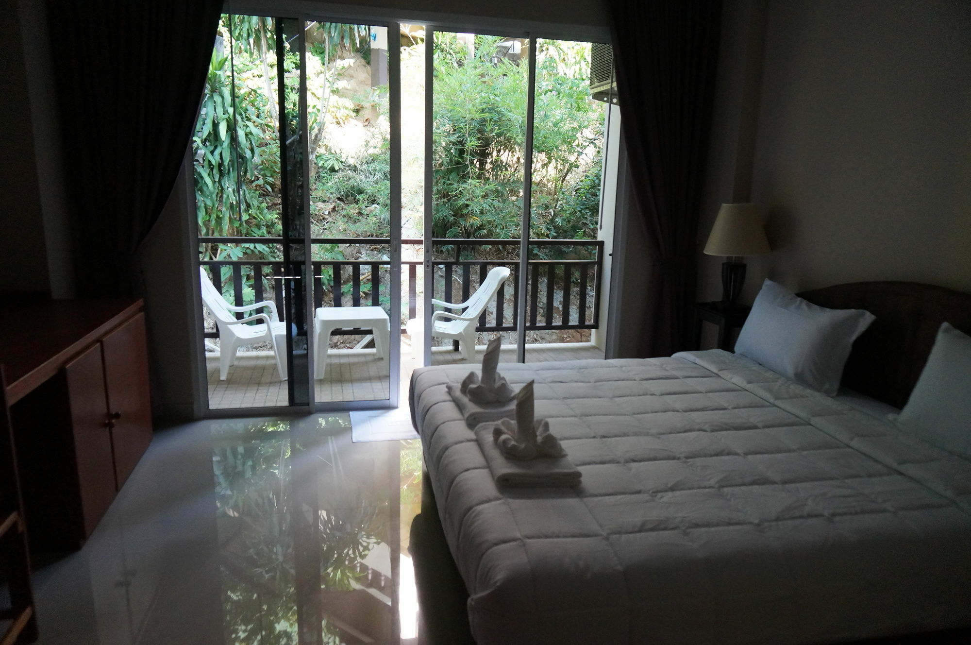 Kata Beachwalk Hotel And Bungalows 외부 사진