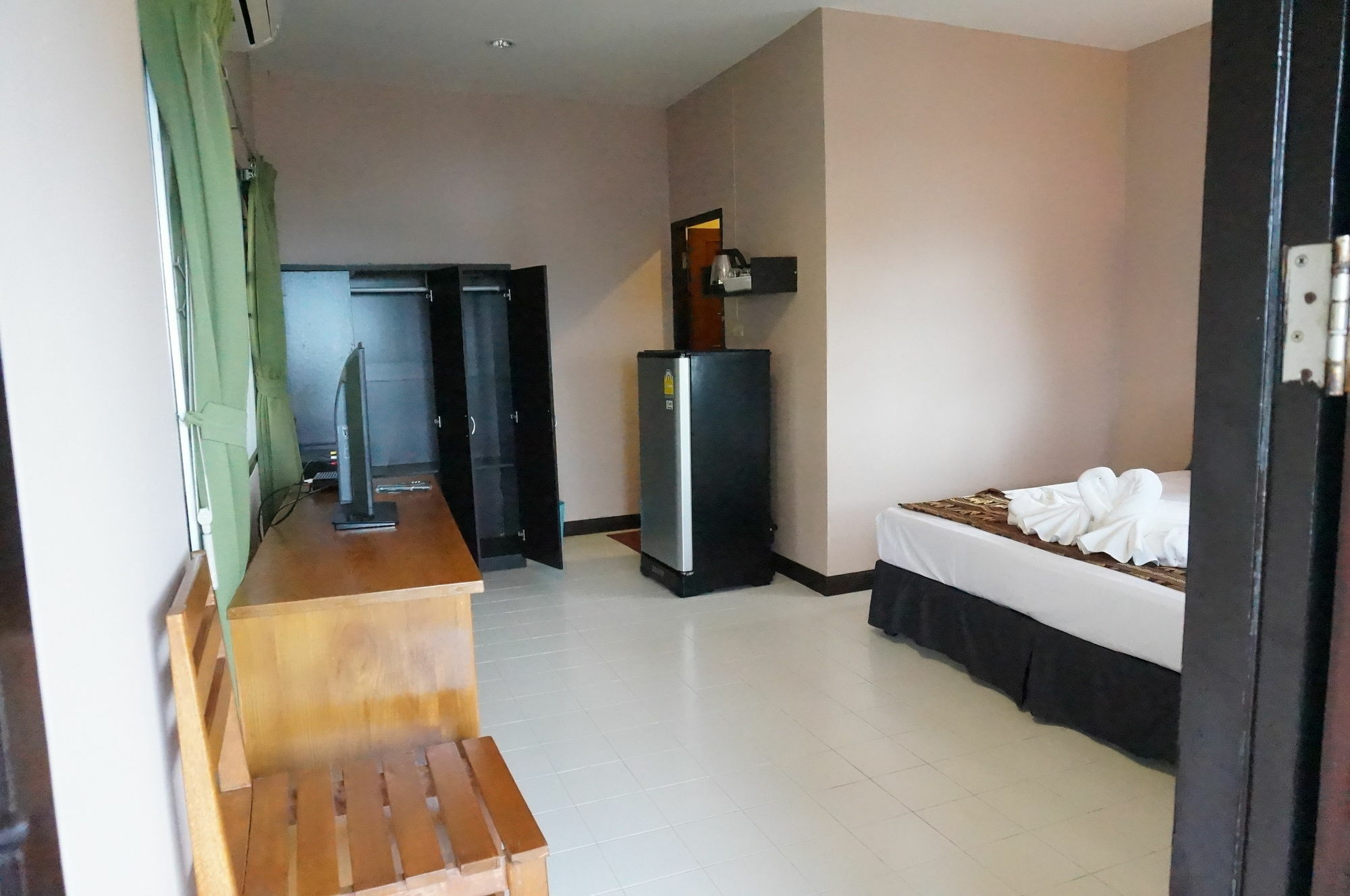Kata Beachwalk Hotel And Bungalows 외부 사진