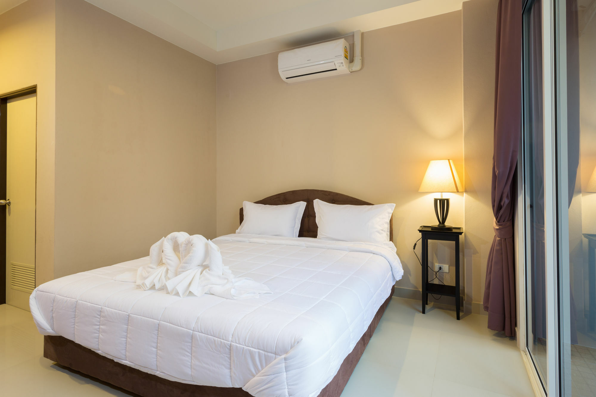 Kata Beachwalk Hotel And Bungalows 외부 사진