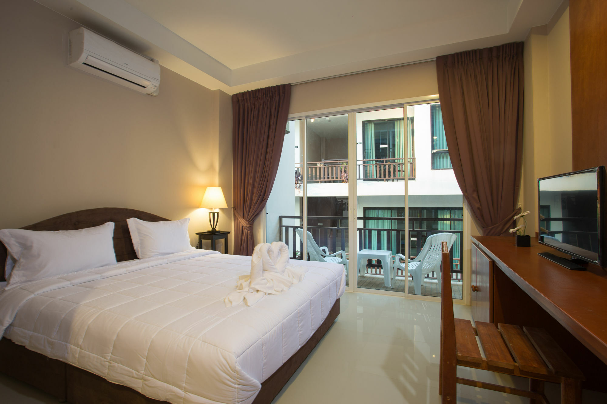 Kata Beachwalk Hotel And Bungalows 외부 사진