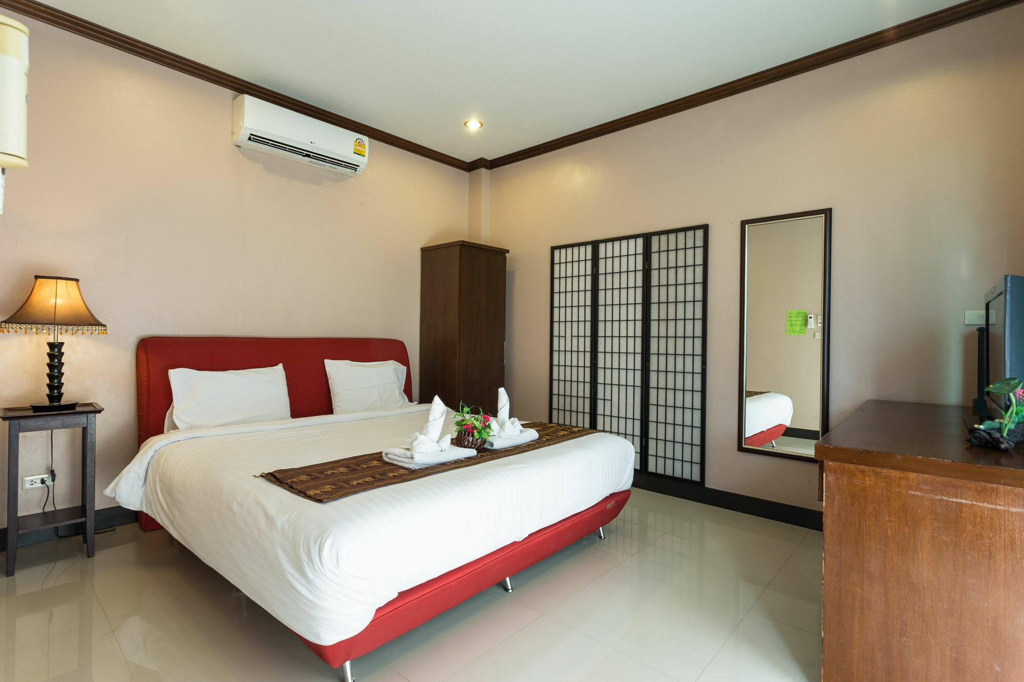 Kata Beachwalk Hotel And Bungalows 외부 사진