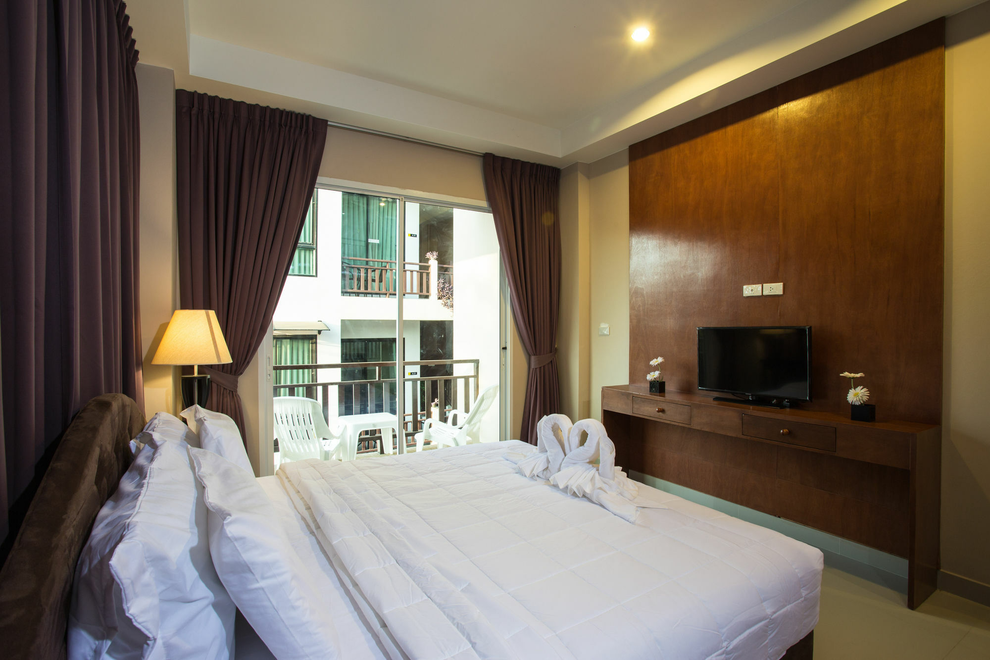 Kata Beachwalk Hotel And Bungalows 외부 사진